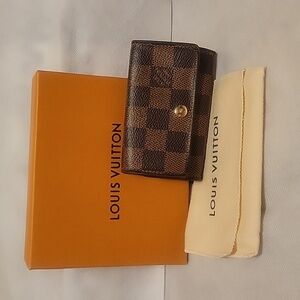 Louis Vuitton 6 key holder